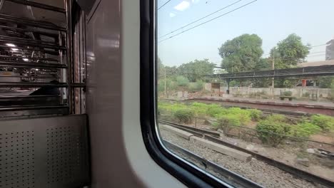 Mumbai-AC-railway-local-crossing-Dombivali-railway-station