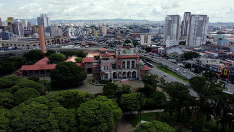 Aerial-view-around-the-Catavento-Museum,-in-sunny-Sao-Paulo,-Brazil---orbit,-drone-shot
