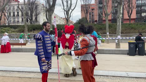 Young-couple-dressed-up-for-the-carnival-in-Madrid-talking-and-preparing-it-in-the-street