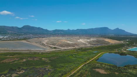 Large-landfill-in-the-Cape-Town-suburbs