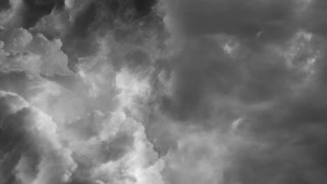 Espesas-Nubes-Grises-Y-Tormentas-Eléctricas-4k