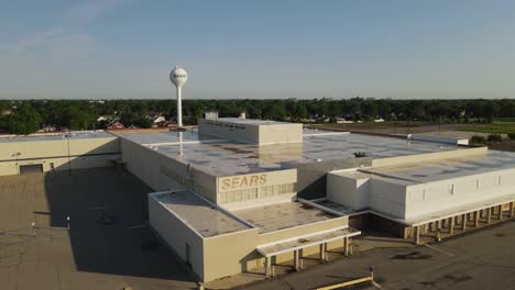 Abandoned-SEARS-store-building-after-bankruptcy-in-Detroit,-aerial-view