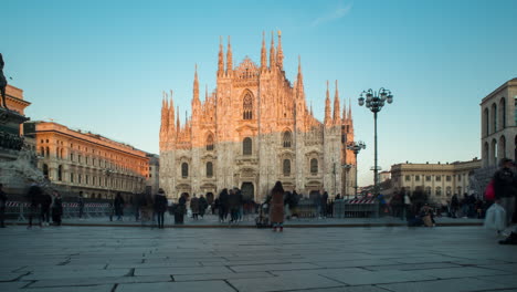 Duomo-De-Milan-Timelapse-Con-Gente-Pasando
