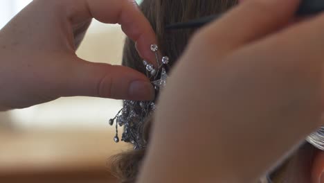 A-bride-has-a-brooch-in-her-hair