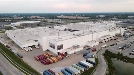 Stellantis-Chrysler--Und-Jeep-Montagewerk-In-Toledo,-Ohio,-USA,-Luftdrohnenansicht
