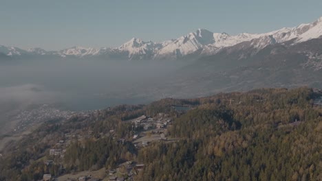 Amplia-Antena-Giratoria-De-épicas-Vistas-Panorámicas-A-Las-Montañas-De-Los-Alpes-Europeos,-Suiza