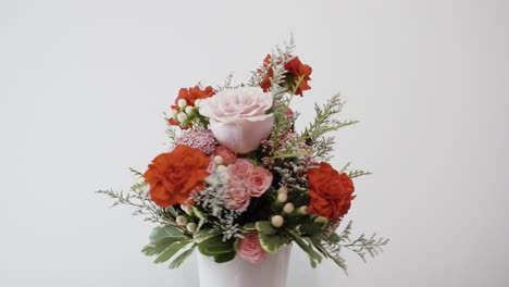 Slow-spin-around-floral-arrangement-in-pink-and-red