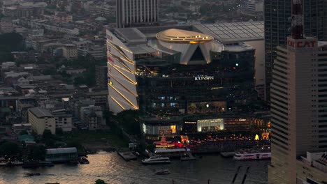Icon-Siam-Theater-Mall-En-Bangkok-Tailandia-Río-Chao-Phraya-Yate-Barco-Desde-Mahanakhon