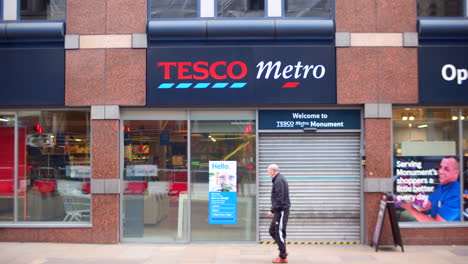 Tesco-supermarket-in-city-centre-closed-and-empty-in-Covid-pandemic-lockdown,-London
