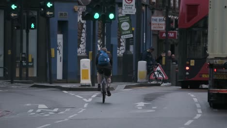 Cyclist-on-busy-London-main-street-slow-motion