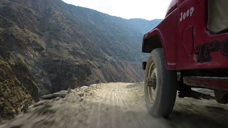 Red-4x4-Jeep-Driving-On-Steep-Mountain-Tracks-Of-Fairy-Meadows-Road-In-Gilgit-Baltistan,-Pakistan