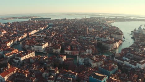 Circling-drone-shot-of-central-Venice-at-sunrise