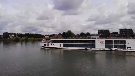 Viking-Ve-Cruise-Longship-Navigating-Along-River-Noord