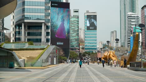 Blick-Auf-Die-Yeongdong-Daero-Straße-In-Richtung-Des-Coex-Einkaufs--Und-Geschäftszentrums-Im-Bezirk-Gangnam-In-Seoul,-Südkorea