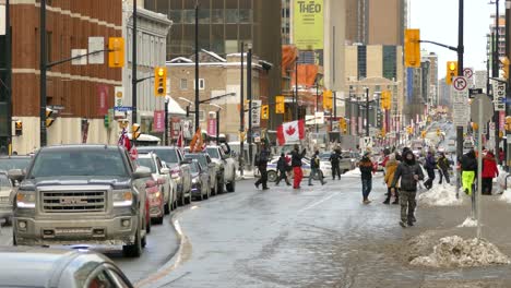 Protest-Gegen-Den-Freiheitskonvoi-In-Ottawa,-Kanada.