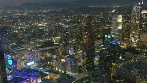 Innenstadt-Von-Los-Angeles-|-Skyline-Der-Stadt-|-Nachtzeit-|-Vorbeiflug-Luftaufnahme