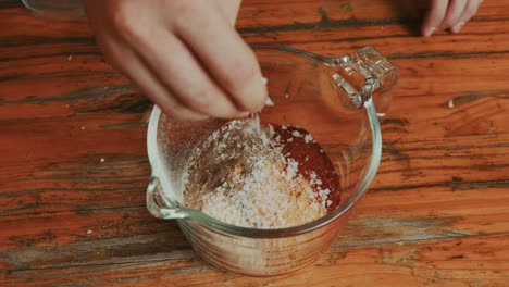 Adding-salt-to-onion-powder-and-mustard-mixture