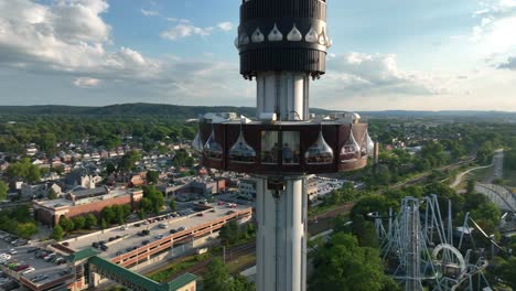 The-Kissing-Tower-at-Hershey-Park