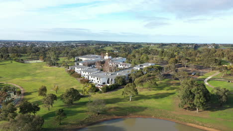 AERIAL-Approaching-Waurn-Ponds-Estate-Deakin-University,-Australia