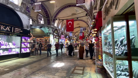 Static-wide-clip-of-main-indoor-thoroughfare-of-Grand-Bazaar-in-Istanbul