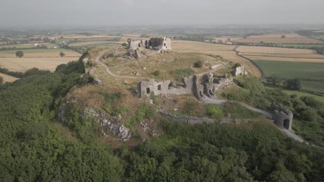 Medieval-Structure-Ruins-Of-Rock-Of-Dunamase-Near-Portlaoise-Countryside-In-Dunamaise,-Ireland