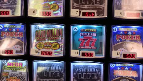 Rubbellose-Zum-Verkauf-Im-Lotterieautomaten