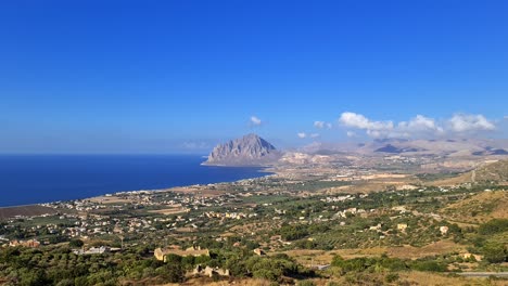 Panoramic-view-of-Mount-Cofano-and-coastline-from-Erice-viewpoint-in-province-of-Trapani,-Sicily