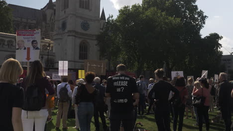 Huge-crowd-gather-in-Parliament-Square-to-demonstrate-and-rally-for-Leaseholders
