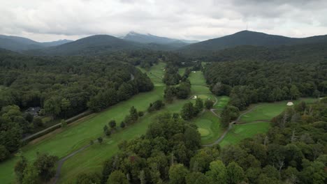 Luftstoß-Auf-Den-Golfplatz-Des-Linville-Golf-Club-In-Linville,-North-Carolina