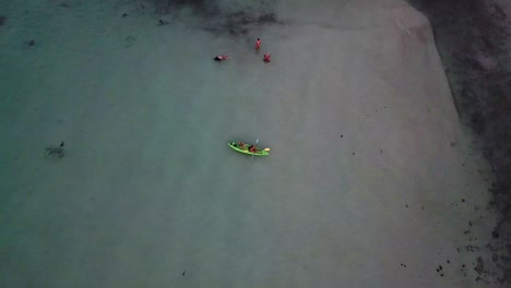 Kayak-En-El-Océano-En-Tailandia
