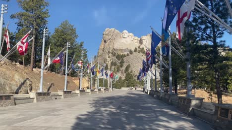 South-Dakota,-USA-Walkway-to-Mount-Rushmore-National-Monument-in-South-Dakota
