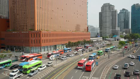 Der-Geschäftige-Busbahnhof-In-Seoul,-Südkorea,-In-Bongnae-Dong