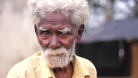 Alter-Mann,-Einsames-Gesicht,-Karnataka,-Mysure