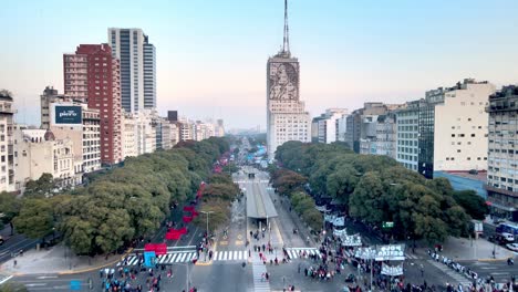 Bürger-Von-Buenos-Aires-Sind-Mit-Den-Arbeitslosenzahlen-Unzufrieden-Und-Protestieren-Auf-Der-Straße