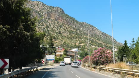 Pov-Conduciendo-Por-La-Carretera-En-Nicosia.-Camara-Lenta