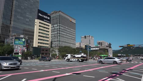 Busy-intersection-with-street-traffic-at-Gwanghwamun-Square,-Seoul