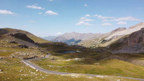 A-breathtaking-mountain-landscape-through-which-a-road-runs,-driven-by-motorcycles-and-surrounded-by-nothing-but-nature
