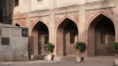 Reihe-Von-Gemauerten-Torbögen-In-Der-Masjid-Wazir-Khan-In-Lahore
