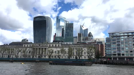 The-Walkie-Talkie-building-and-other-city-skyscrapers-seen-from-the-Thames