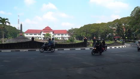Malang-City-Hall,-central-Alun-Alun-Bunder-and-motorcycles-on-street,-Java