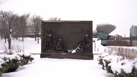 Gedenktafel-Für-Soldaten-Vor-Dem-Soldatenfeld-In-Chicago