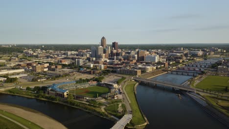Drone-Flies-over-Des-Moines-River-with-City-Skyline-in-the-Background-on-Beautiful-Summer-Morning