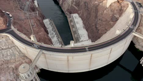 Aerial-view-push-in-and-tilt-of-the-Hoover-Dam