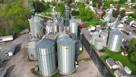 Grain-elevator-in-rural-town-in-America