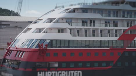 Hurtigruten-cruise-ship-in-the-Kristiansand-port