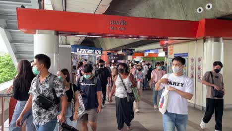 Crowd-of-people-exiting-Mo-Chit-BTS-Skytrain-station-in-Bangkok