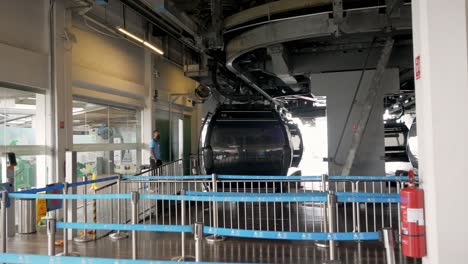 Image-of-large-cable-car-structure-for-locomotion-in-Singapore