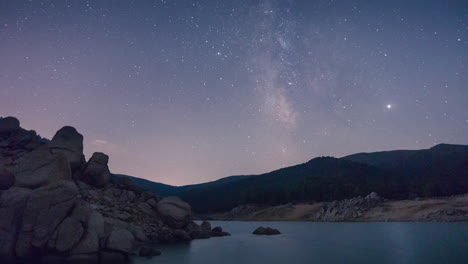 Timelapse-of-the-milky-way-over-a-lake