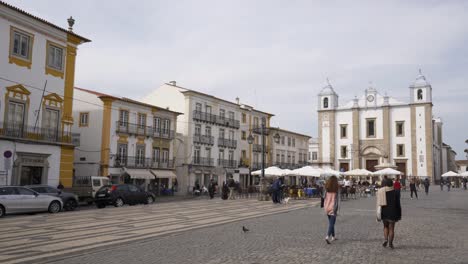 Praca-do-Giraldo-plaza-in-Evora,-Portugal