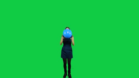 Girl-playing-with-the-balloon-in-front-of-a-green-screen